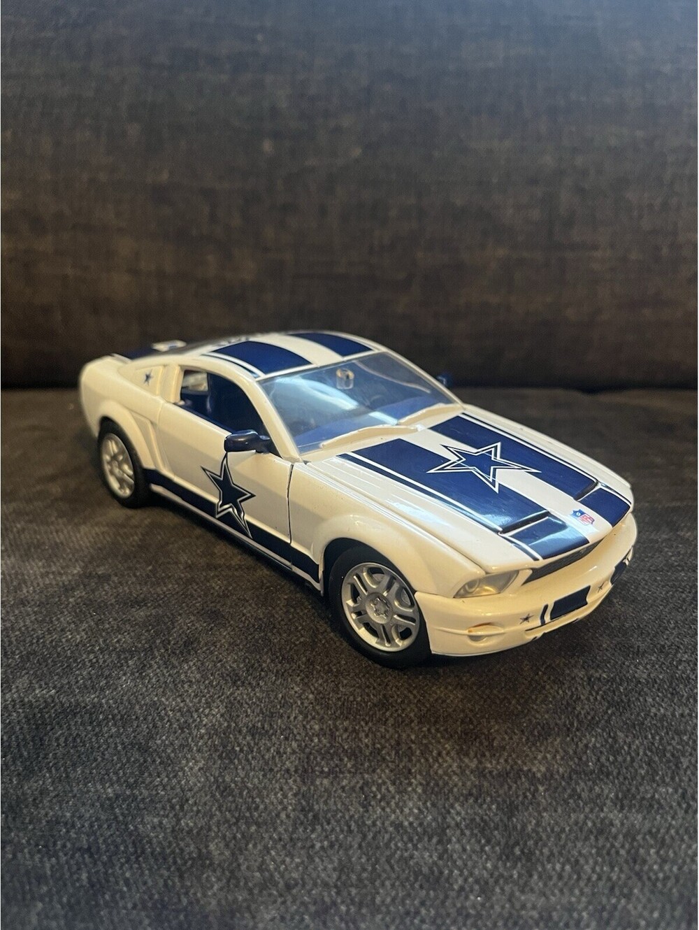 2004 Fleer Motor Max Dallas Cowboys Ford Mustang GT 1:24 Diecast Limited # /2000